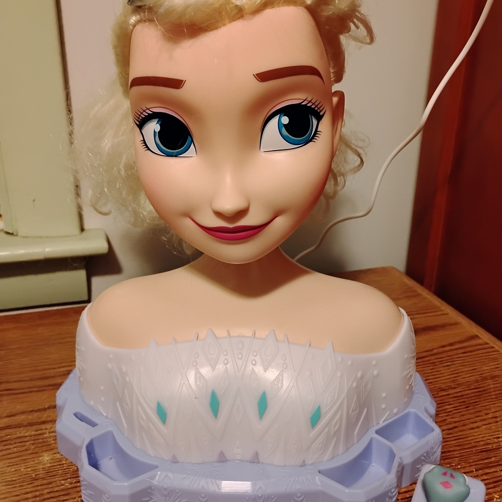Disney Frozen Elsa Styling Head - Blonde and Blue